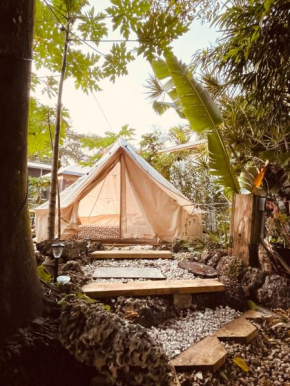 Casa de Campaña en la Pequeña Selva by Legnalife